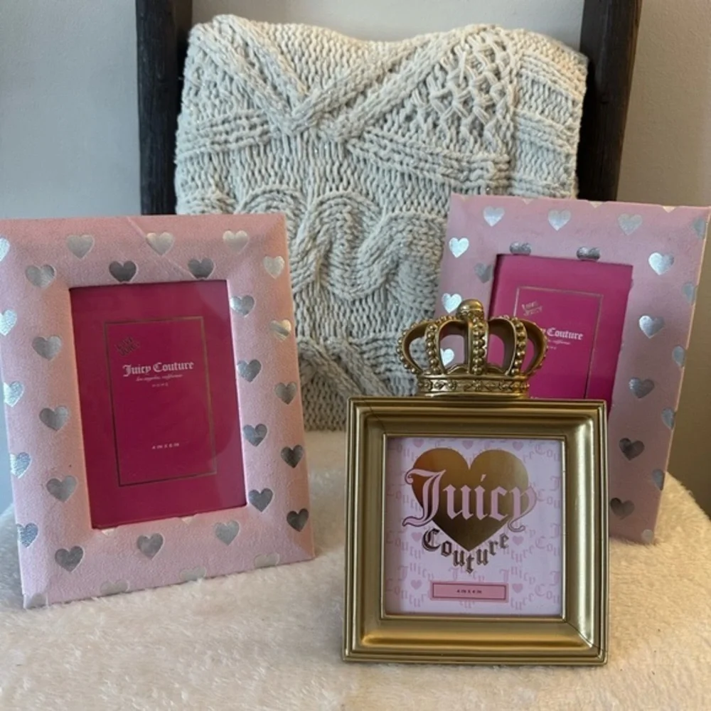 NWT Juicy Couture Pink and Gold Heart Photo Frame Set